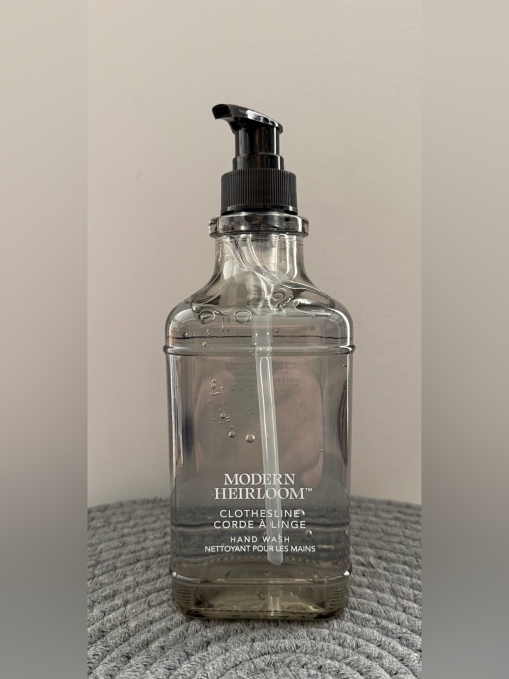 ✨New✨Modern Heirloom (Sand + Fog) Clothesline Hand Wash (450 mL glass bottle)